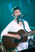 アコースティックギター弾き語りを初披露した持田香織（Vo）。 （撮影：田中聖太郎）