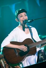 アコースティックギター弾き語りを初披露した持田香織（Vo）。 （撮影：田中聖太郎）