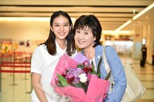 武井咲と小林幸子。(c)TBS