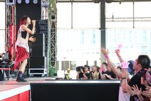 LiSA「めざましライブ」の様子。