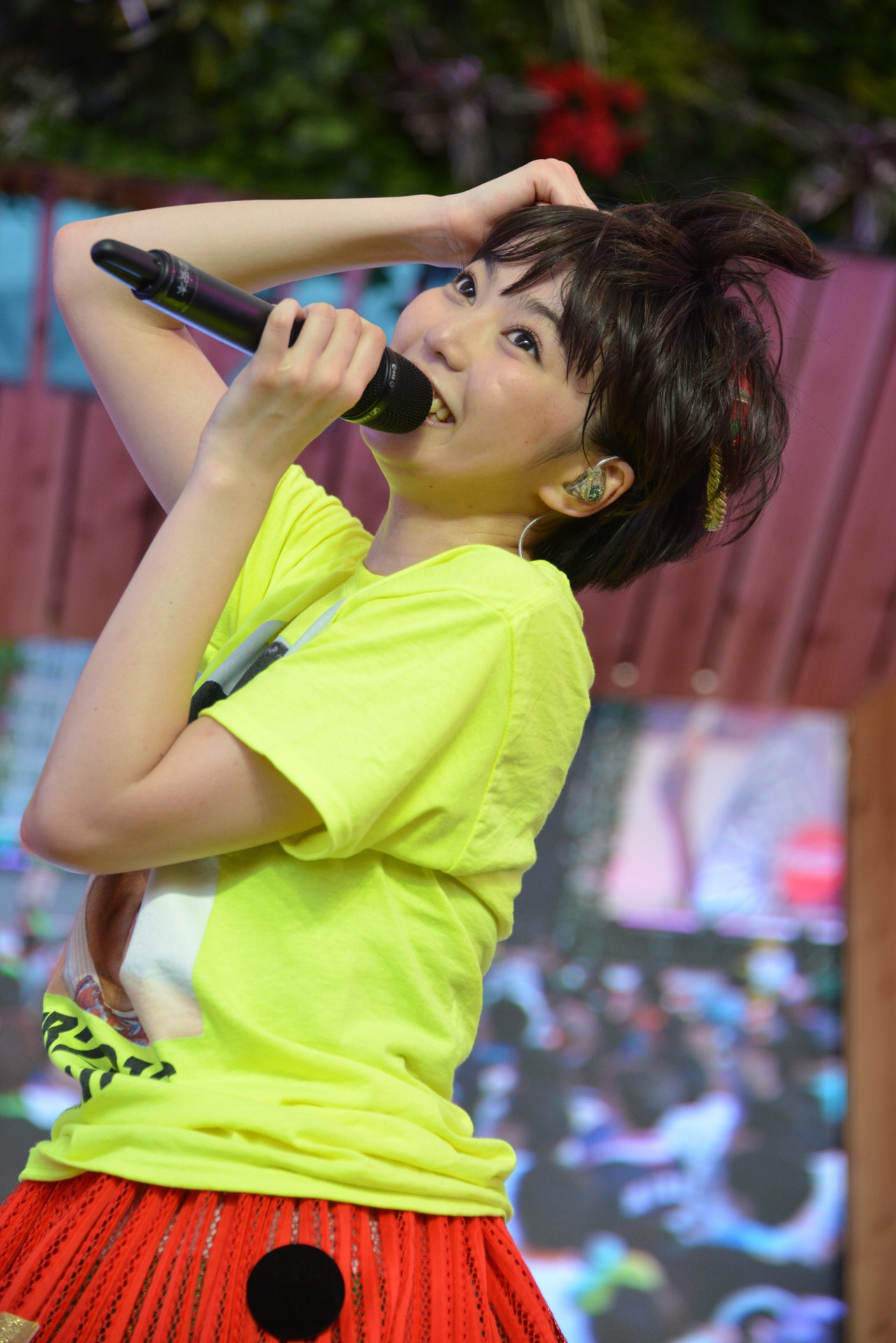 安本彩花