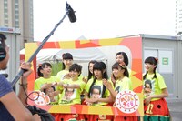 「めざましテレビ」の取材を受けるエビ中。