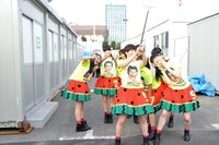 本番前に全員で自撮りするエビ中。