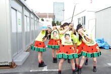 本番前に全員で自撮りするエビ中。