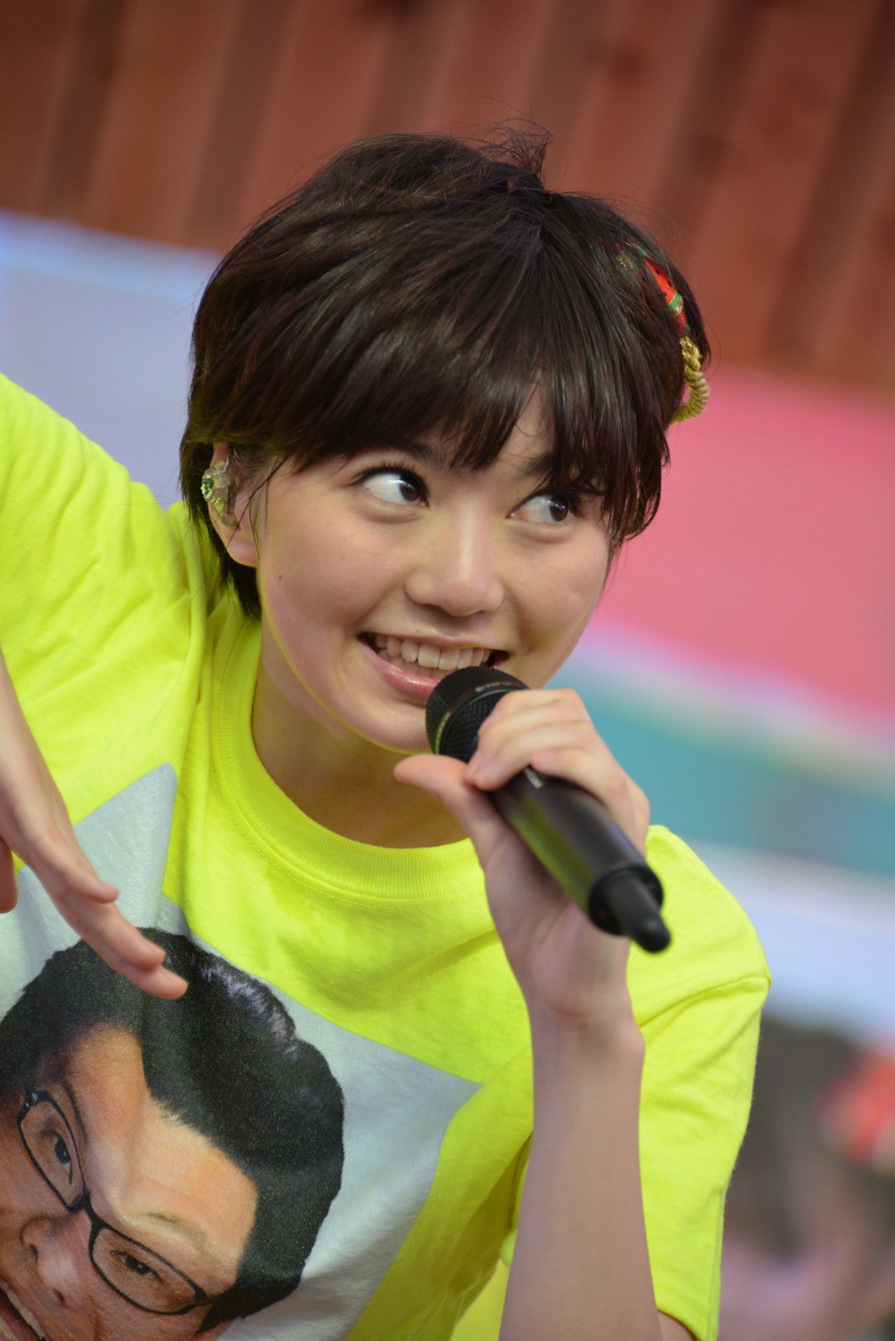 安本彩花