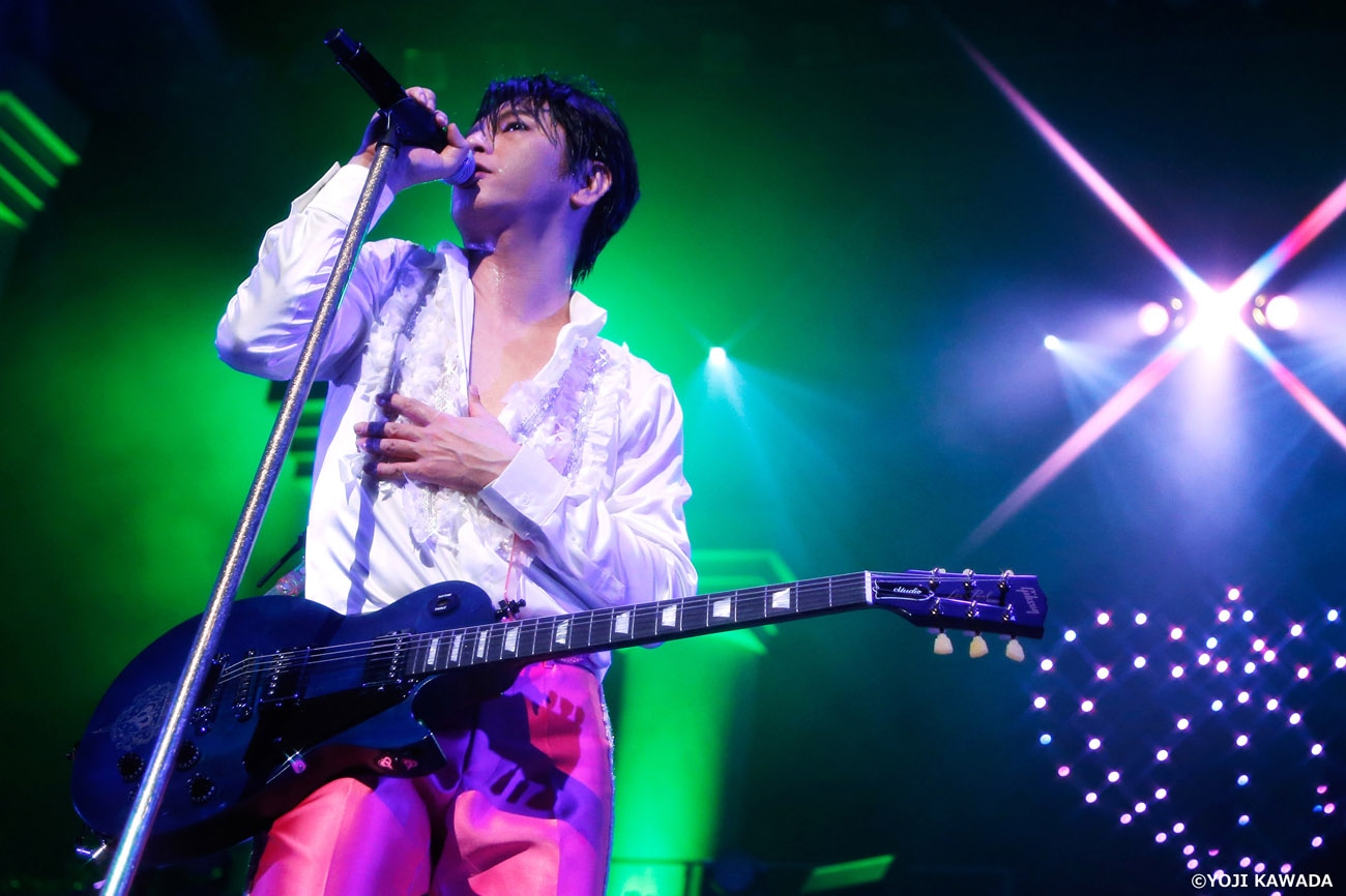 「及川光博ワンマンショーツアー2016『Punch-Drunk Love』」神奈川公演の様子。