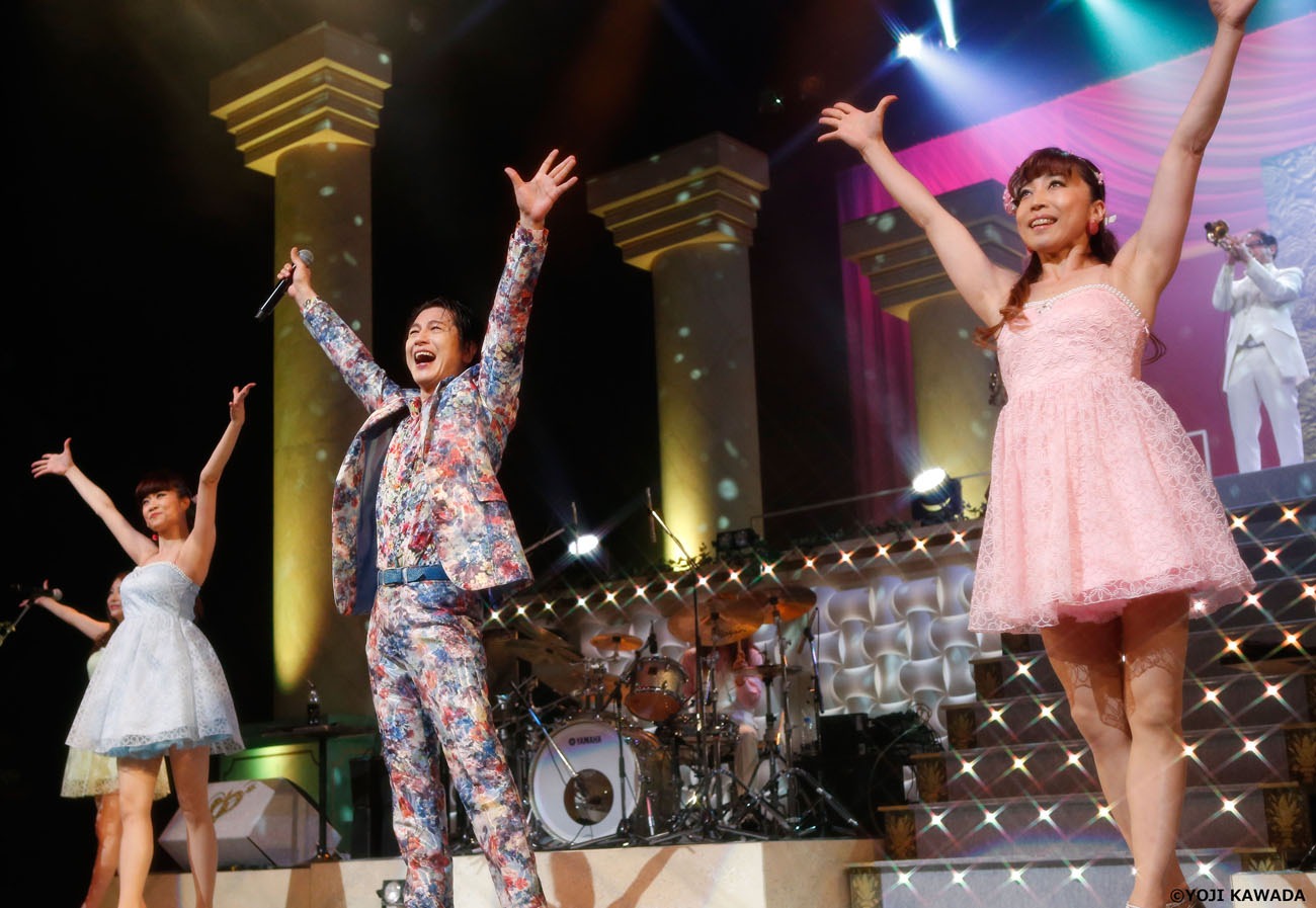 「及川光博ワンマンショーツアー2016『Punch-Drunk Love』」神奈川公演の様子。