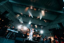 「SING LIKE TALKING Premium Live 28/30 Under The Sky ～シング・ライク・ホーンズ～」東京・日比谷野外大音楽堂公演の様子。（撮影：西槇太一）