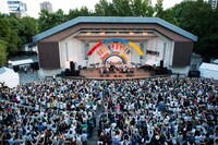 EGO-WRAPPIN' AND THE GOSSIP OF JAXX「Dance, Dance, Dance」大阪・大阪城音楽堂公演の様子。 （撮影：仁礼博）