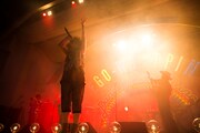 EGO-WRAPPIN' AND THE GOSSIP OF JAXX「Dance, Dance, Dance」大阪・大阪城音楽堂公演の様子。 (撮影:仁礼博)