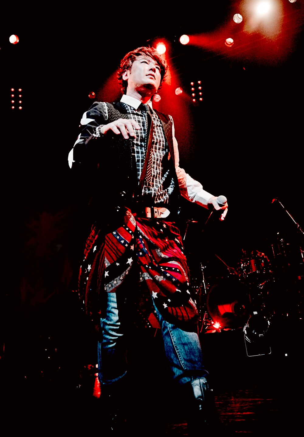 椎名慶治、ソロ活動5周年記念しベストアルバム＆初のMV集リリース