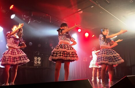 「SUPER☆GiRLS 3期メンバー1st LIVE～初陣～」8月8日公演の様子。