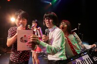 アーバンギャルドと藤井隆のセッションの様子。（Photo by yu-yukko）