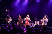 アーバンギャルドと藤井隆のセッションの様子。（Photo by yu-yukko）