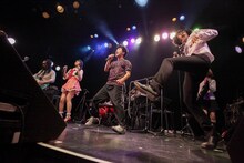 アーバンギャルドと藤井隆のセッションの様子。（Photo by yu-yukko）