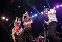 アーバンギャルドと藤井隆のセッションの様子。（Photo by yu-yukko）