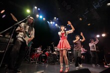 アーバンギャルドと藤井隆のセッションの様子。（Photo by yu-yukko）