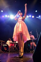 浜崎容子（Vo）（Photo by yu-yukko）