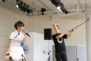 上坂すみれ「浴びろ!!オカルトウォーター!!」の様子。