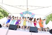PASSPO☆とアイドルネッサンスによるコラボの様子。
