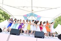 PASSPO☆とアイドルネッサンスによるコラボの様子。