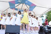 PASSPO☆とアイドルネッサンスによるコラボの様子。