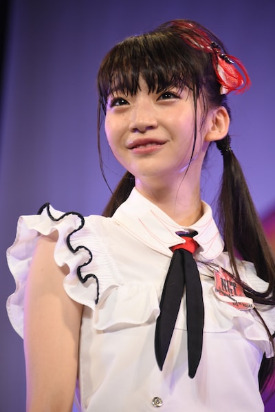荻野由佳。2016年8月に行われた「TOKYO IDOL FESTIVAL2016」でのNGT48のライブの様子。
