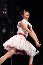 貴重なPRタイムに重いものを持ち上げるパフォーマンスを披露する山田野絵（NGT48）。