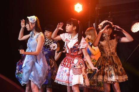 「メインステージ争奪LIVE」を勝ち上がりHOT STAGEに立ったまねきケチャ。