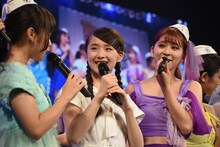 PASSPO☆とMCのクロちゃん（安田大サーカス）に怯える南端まいな。