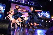 「みんなで一緒に名曲を歌って踊ろうステージ」の様子。