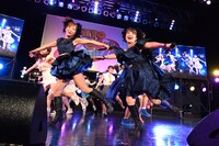 「みんなで一緒に名曲を歌って踊ろうステージ」の様子。