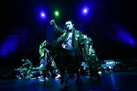 「hide-and-seek」のパフォーマンスの様子。（撮影：笹森健一）