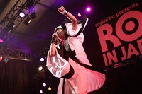 DJやついいちろう（エレキコミック）（写真提供：rockin'on japan）