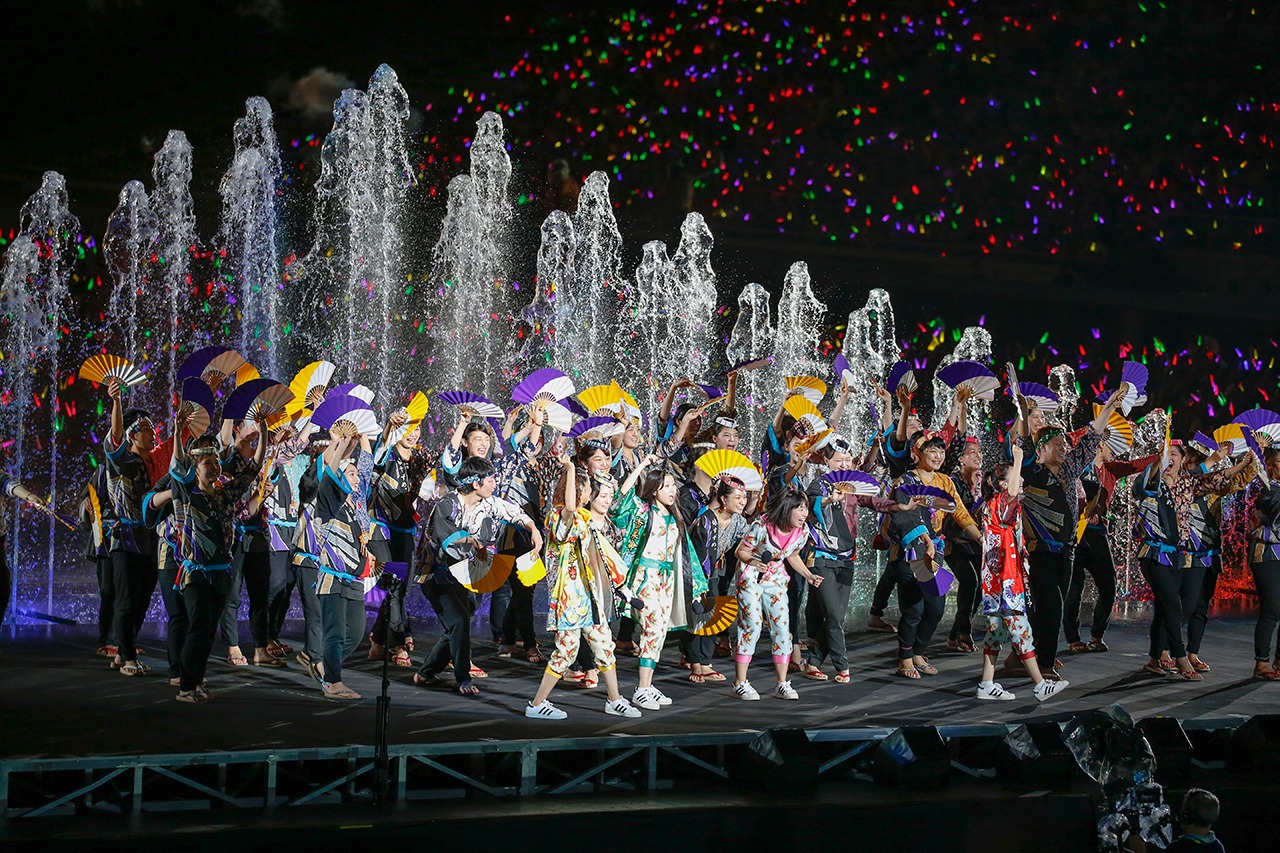 ももいろクローバーZ「桃神祭 2016 ～鬼ヶ島～」初日公演の様子。（Photo by HAJIME KAMIIISAKA+Z）