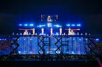 ももいろクローバーZ「桃神祭 2016 ～鬼ヶ島～」初日公演の様子。（Photo by HAJIME KAMIIISAKA+Z）