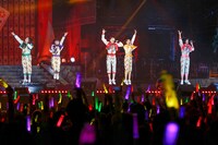 ももいろクローバーZ「桃神祭 2016 ～鬼ヶ島～」初日公演の様子。（Photo by HAJIME KAMIIISAKA+Z）