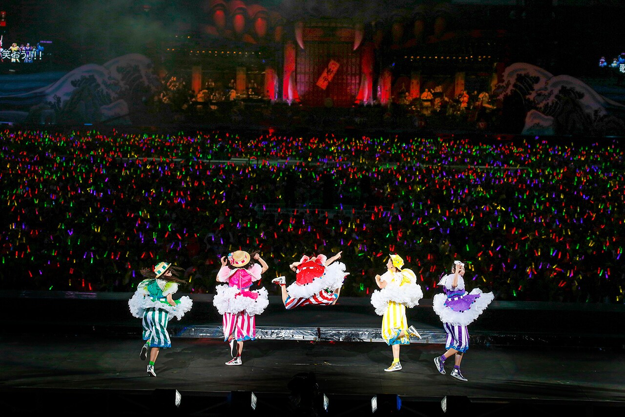 ももいろクローバーZ「桃神祭 2016 ～鬼ヶ島～」初日公演の様子