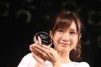 「技能賞」を獲得した小島みなみ。（提供：ポニーキャニオン）