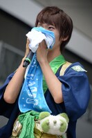 サプライズ発表を喜ぶ山崎悠稀。