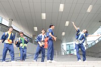 「みんな、超大好きだーーー!!!」と絶叫する塩崎太智（右）。