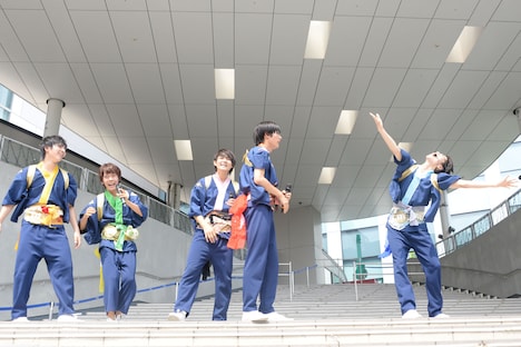 「みんな、超大好きだーーー!!!」と絶叫する塩崎太智（右）。