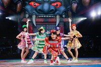 人気画像8位は「ももクロ『桃神祭』11万5千人と繰り広げた“最高の夏祭り”」より、ももいろクローバーZ。（Photo by HAJIME KAMIIISAKA+Z）