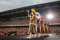 人気画像6位は「ももクロ『桃神祭』11万5千人と繰り広げた“最高の夏祭り”」より、ももいろクローバーZ。（Photo by HAJIME KAMIIISAKA+Z）