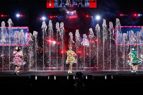 「桃神祭」の様子。 （Photo by HAJIME KAMIIISAKA+Z）