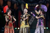 左から百田夏菜子、玉井詩織、高城れに。 （Photo by HAJIME KAMIIISAKA+Z）