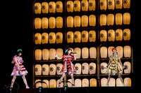 「桃神祭」の様子。 （Photo by HAJIME KAMIIISAKA+Z）