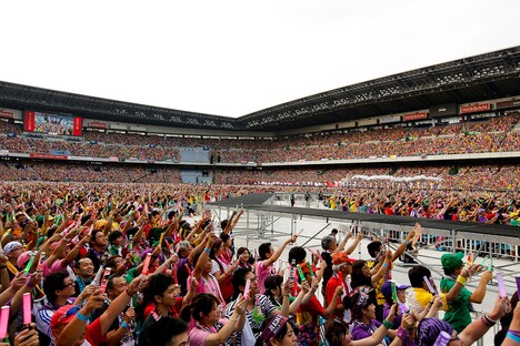「桃神祭」の様子。 （Photo by HAJIME KAMIIISAKA+Z）