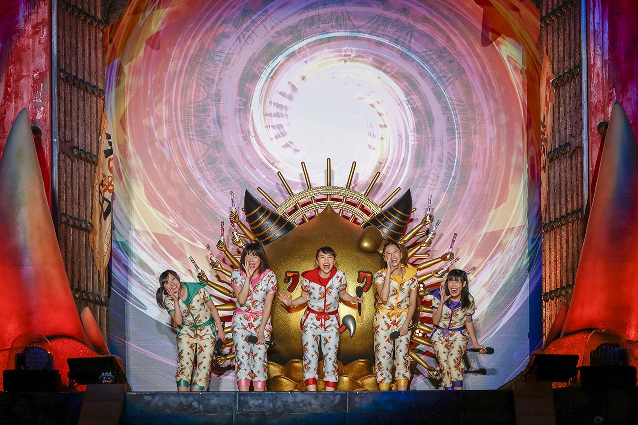 「桃神祭」の様子。 （Photo by HAJIME KAMIIISAKA+Z）