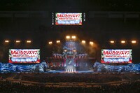 「桃神祭」の様子。 （Photo by HAJIME KAMIIISAKA+Z）